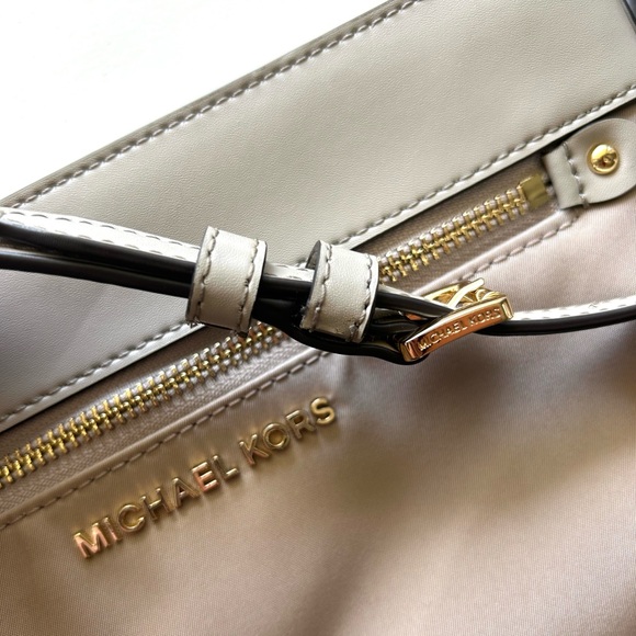 Michael Kors Connie Crossbody Nylon & Leather Beige Bag / Purse - Picture 5 of 14